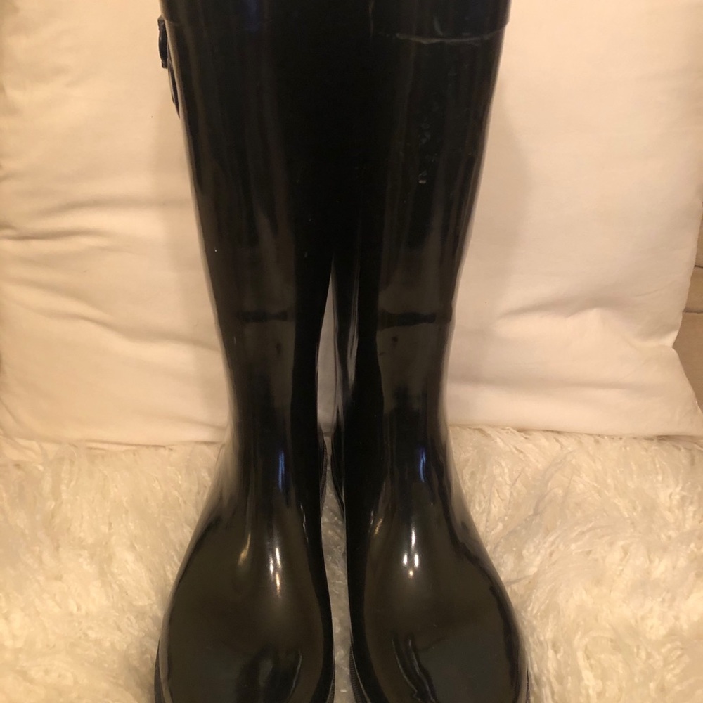 Shiny Rain Boots - Picture 2 of 8